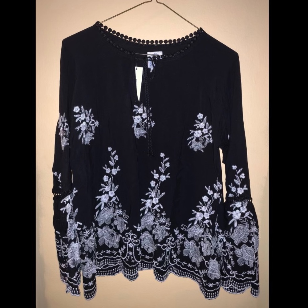 Black blouse floral embroidered